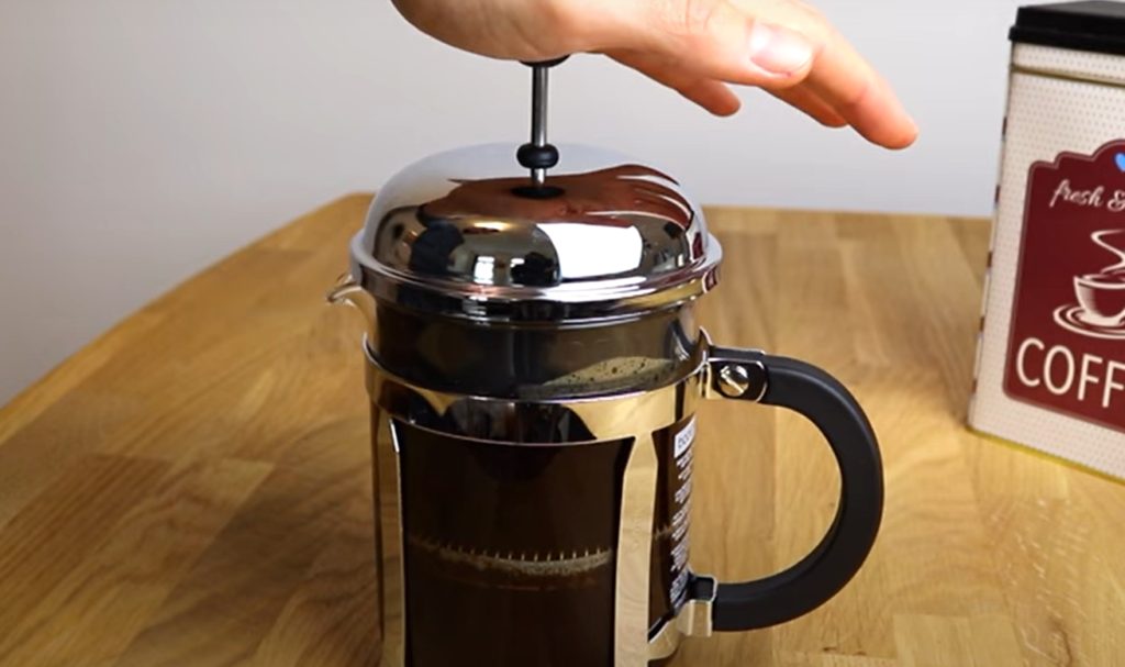 Warum eine Kaffeemaschine mit integriertem Mahlwerk?